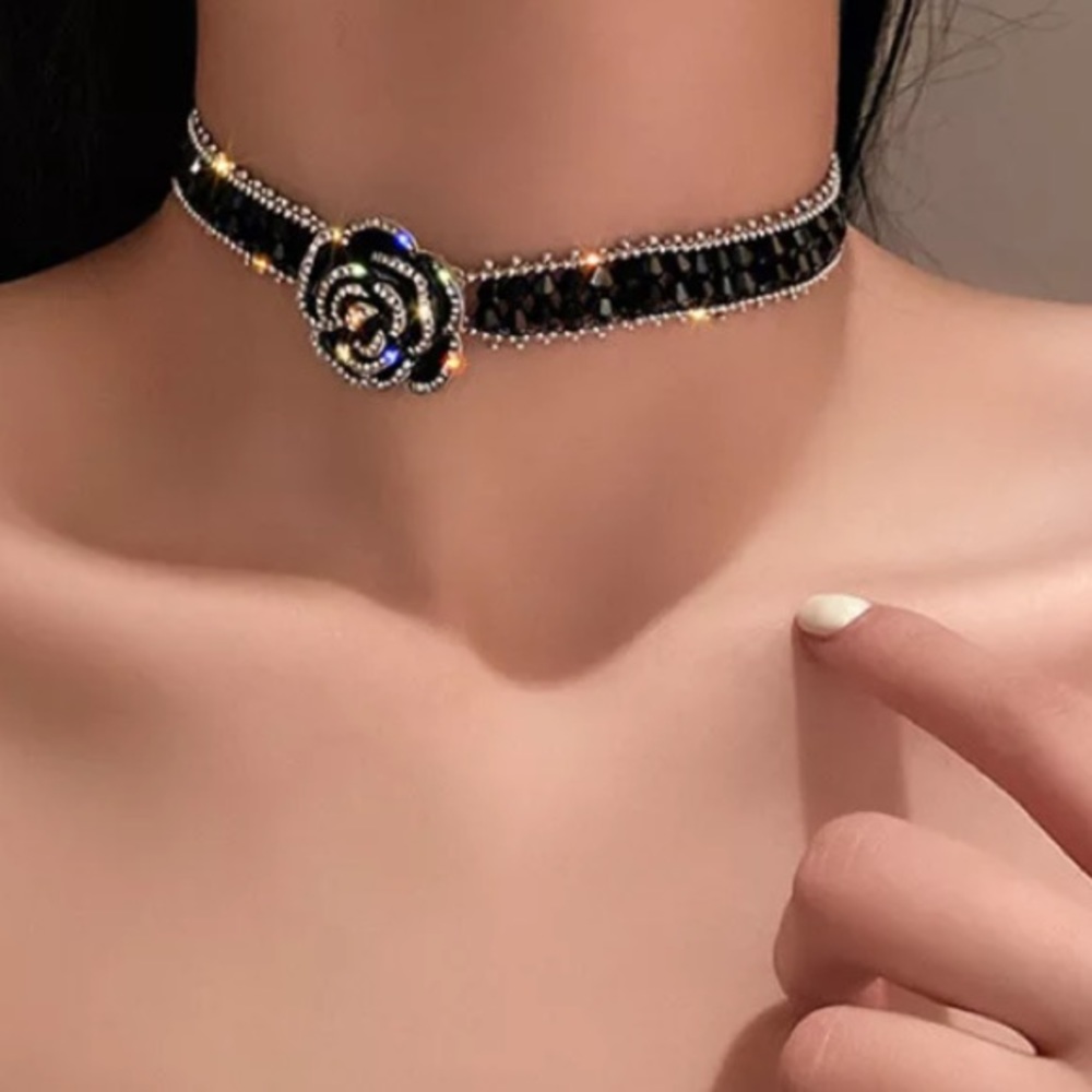 🌟 Gorgeous Black Rhinestone Two Tone Chain Necklace Camellia Choker - Picture 3 of 5